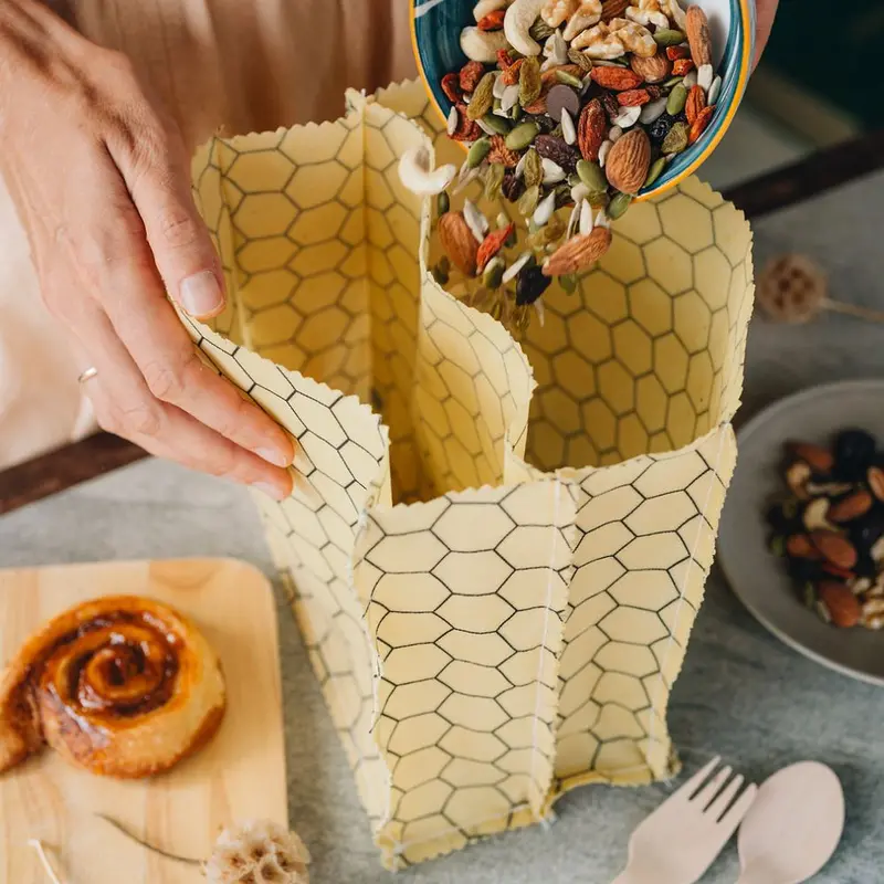 Superbee Dual-Compartment Beeswax Snack Bag – Compact Reusable Food Pouch 1