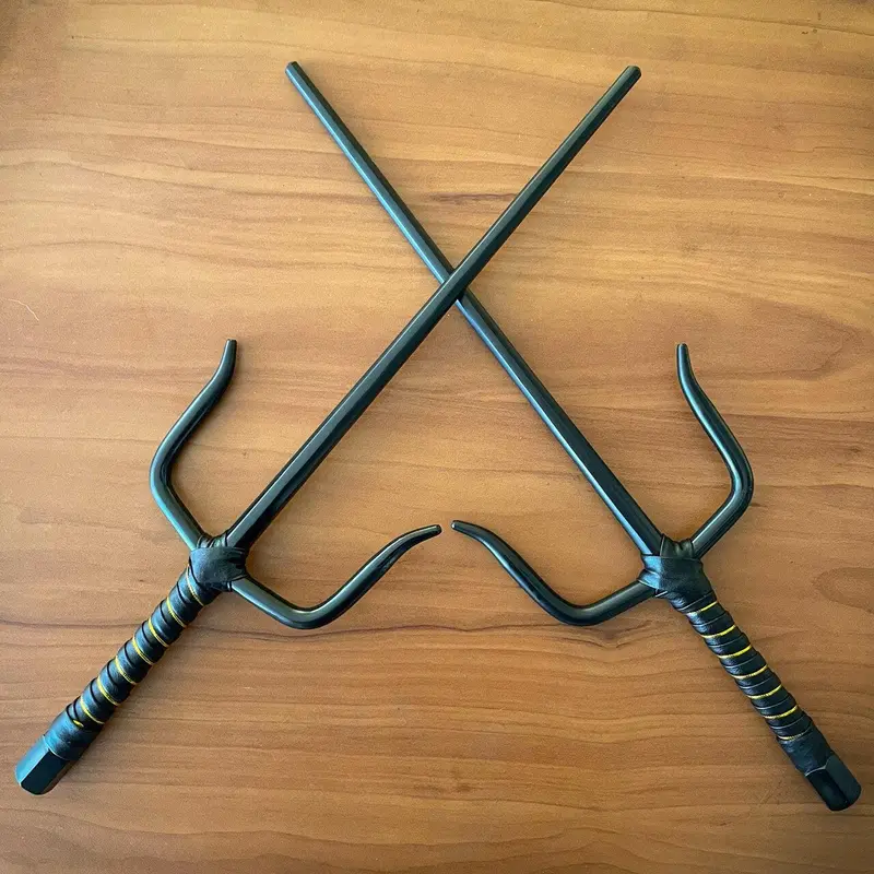 Two-Piece 18-Inch Oni-Themed Octagonal Sai Set For Martial Arts Training And Cosplay 1